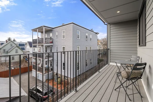 $3,800 | 123-125 Centre Street, Unit TH4, Boston, MA 02124