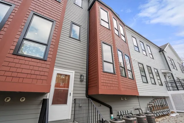 $3,800 | 123-125 Centre Street, Unit TH4, Boston, MA 02124