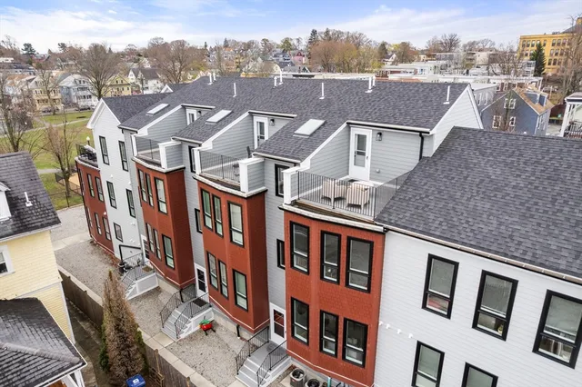 $3,800 | 123-125 Centre Street, Unit TH4, Boston, MA 02124