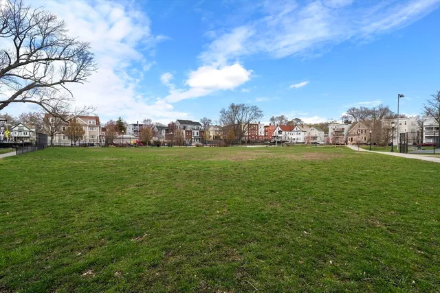 $3,800 | 123-125 Centre Street, Unit TH4, Boston, MA 02124