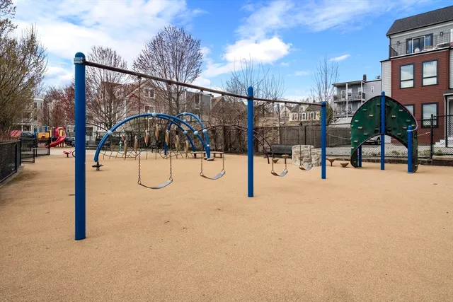 $3,800 | 123-125 Centre Street, Unit TH4, Boston, MA 02124