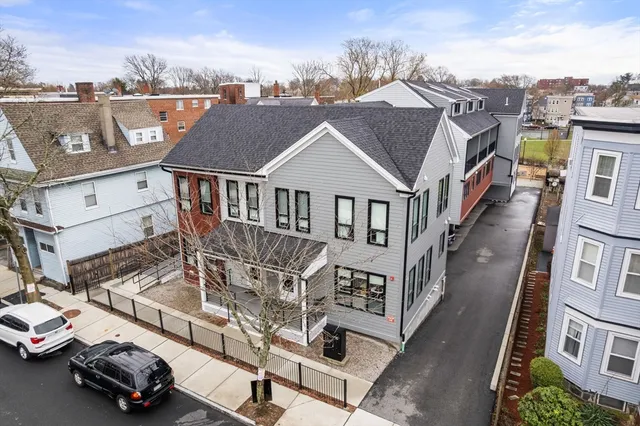 $3,800 | 123-125 Centre Street, Unit TH4, Boston, MA 02124