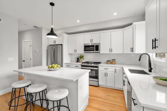 $3,800 | 123-125 Centre Street, Unit TH4, Boston, MA 02124