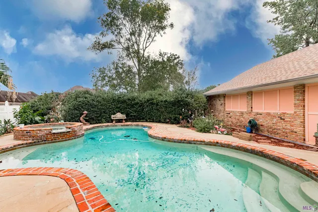 $389,999 | 5654 Vicksburg Drive, Baton Rouge, LA 70817