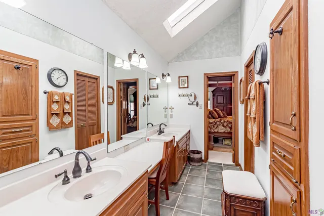 $389,999 | 5654 Vicksburg Drive, Baton Rouge, LA 70817