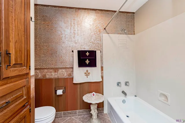 $389,999 | 5654 Vicksburg Drive, Baton Rouge, LA 70817