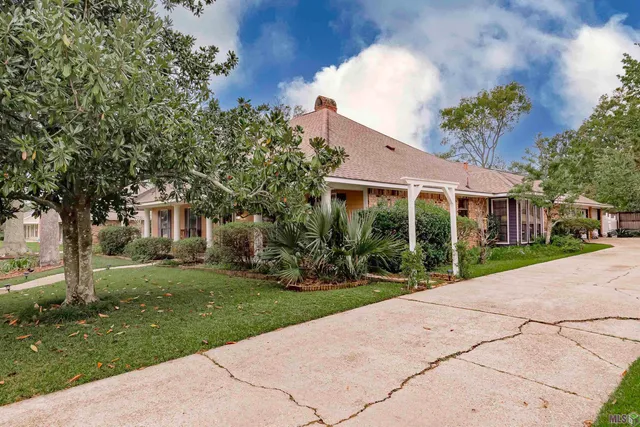 $389,999 | 5654 Vicksburg Drive, Baton Rouge, LA 70817