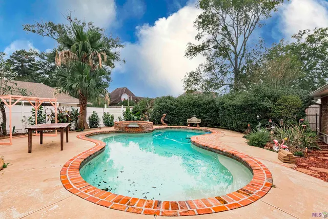 $389,999 | 5654 Vicksburg Drive, Baton Rouge, LA 70817