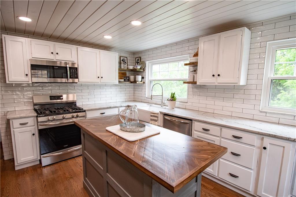 402 Fort Couch Road Pittsburgh, PA 15241 - Photo 5 of 25 another fantastic view of this amazing space that has been completely redone!