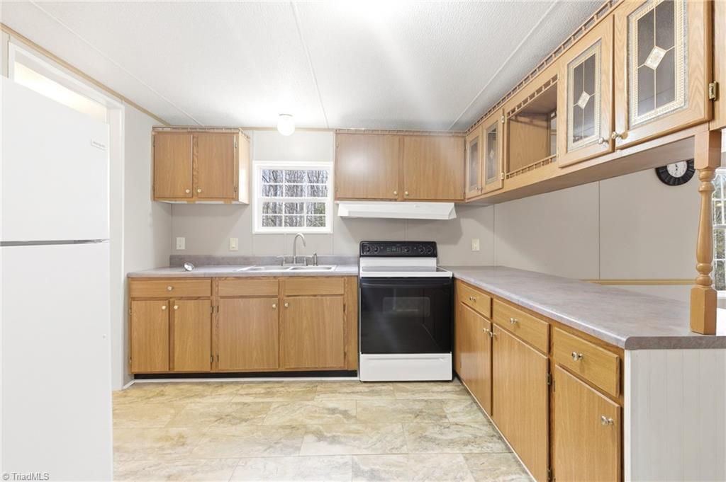 670 Foxwood Road Madison, NC 27025 - Photo 16 of 34