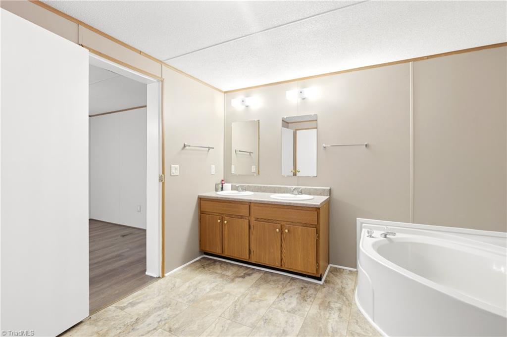 670 Foxwood Road Madison, NC 27025 - Photo 27 of 34