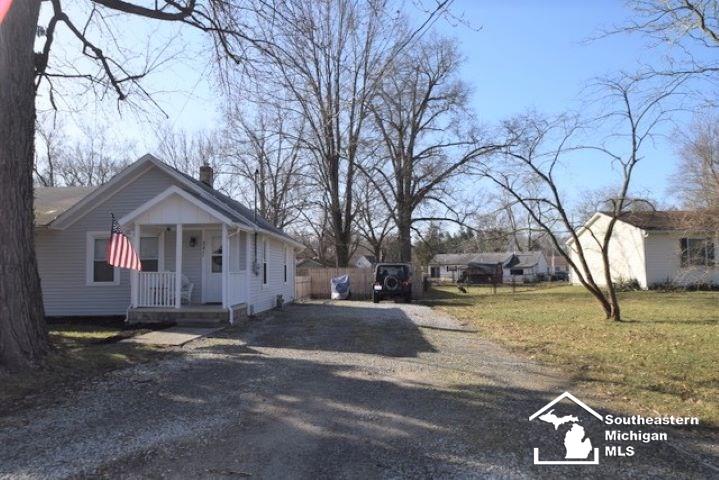 3411 Dean Road Lambertville, MI 48144 - Photo 2 of 15