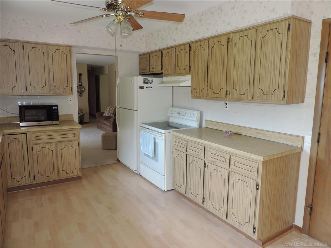37600 Hobarth Road Chesterfield, MI 48047 - Photo 3 of 32