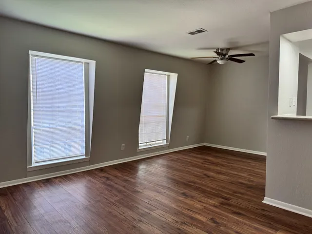 $795 | 2101 6th Avenue North, Unit 12, Texas City, TX 77590