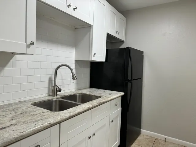 $795 | 2101 6th Avenue North, Unit 12, Texas City, TX 77590