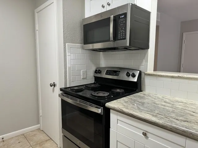 $795 | 2101 6th Avenue North, Unit 12, Texas City, TX 77590