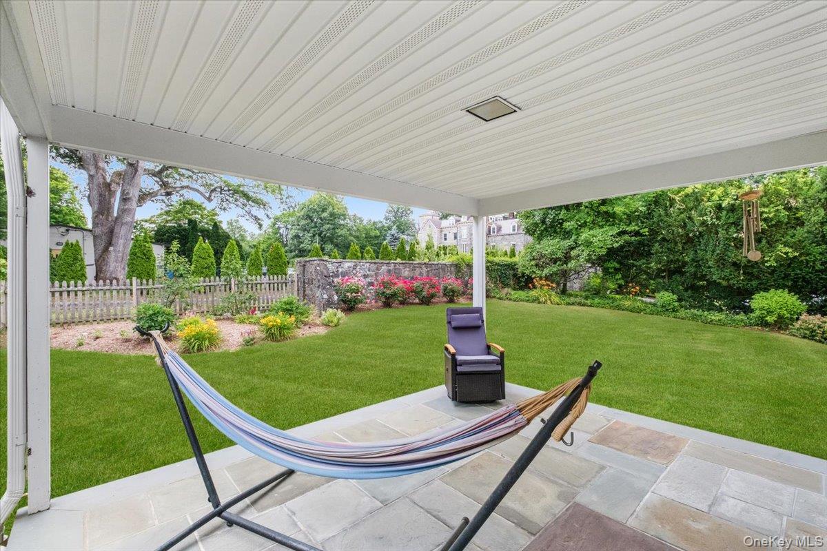 30 Stonehouse Road Scarsdale, NY 10583 - Photo 8 of 24 Blue stone covered patio off formal dining room.