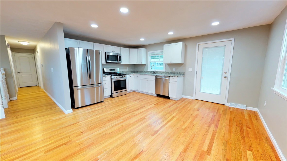 275 Asylum Road Warwick, RI 02886 - Photo 5 of 40