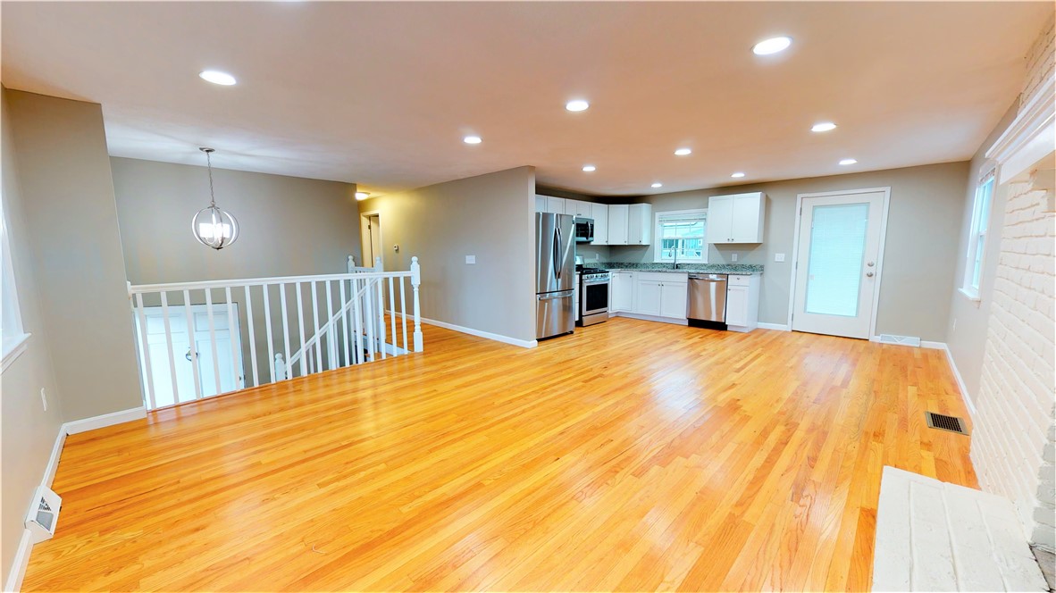 275 Asylum Road Warwick, RI 02886 - Photo 6 of 40
