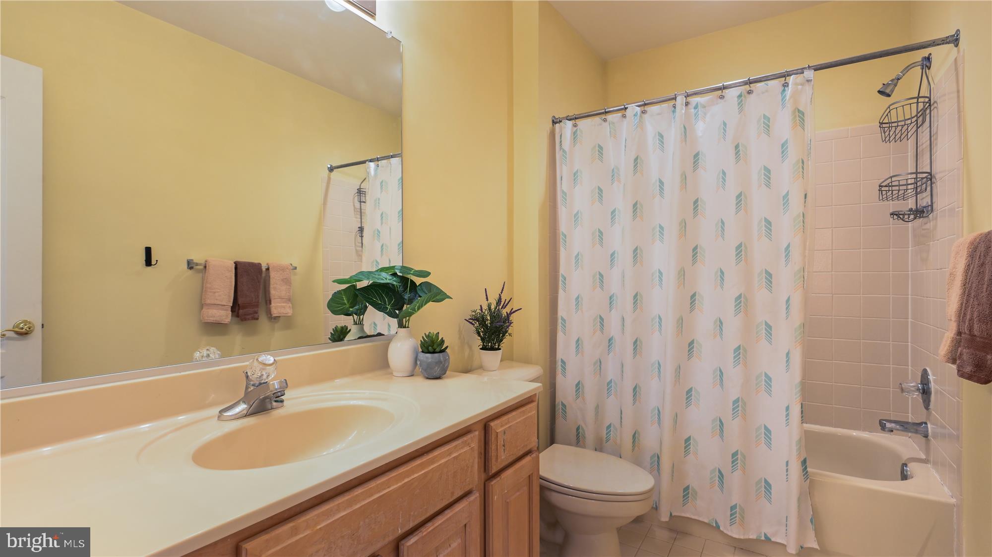 7905 Turncrest Drive Potomac, MD 20854 - Photo 34 of 56 Full Bath #2 - Top Level Hall Bath