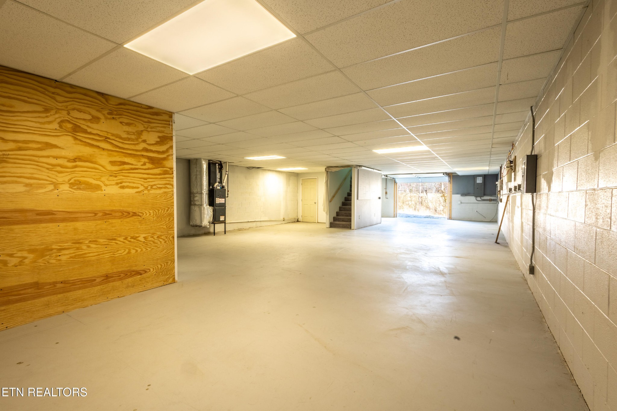 1208 Dutch Valley Road Clinton, TN 37716 - Photo 14 of 21 a view of a hallway with wooden floor