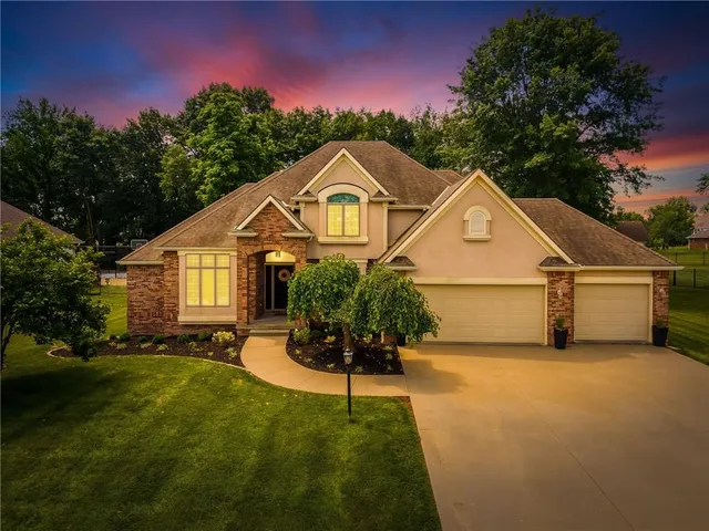 $554,000 | 4902 Corinth Drive, St. Joseph, MO 64506