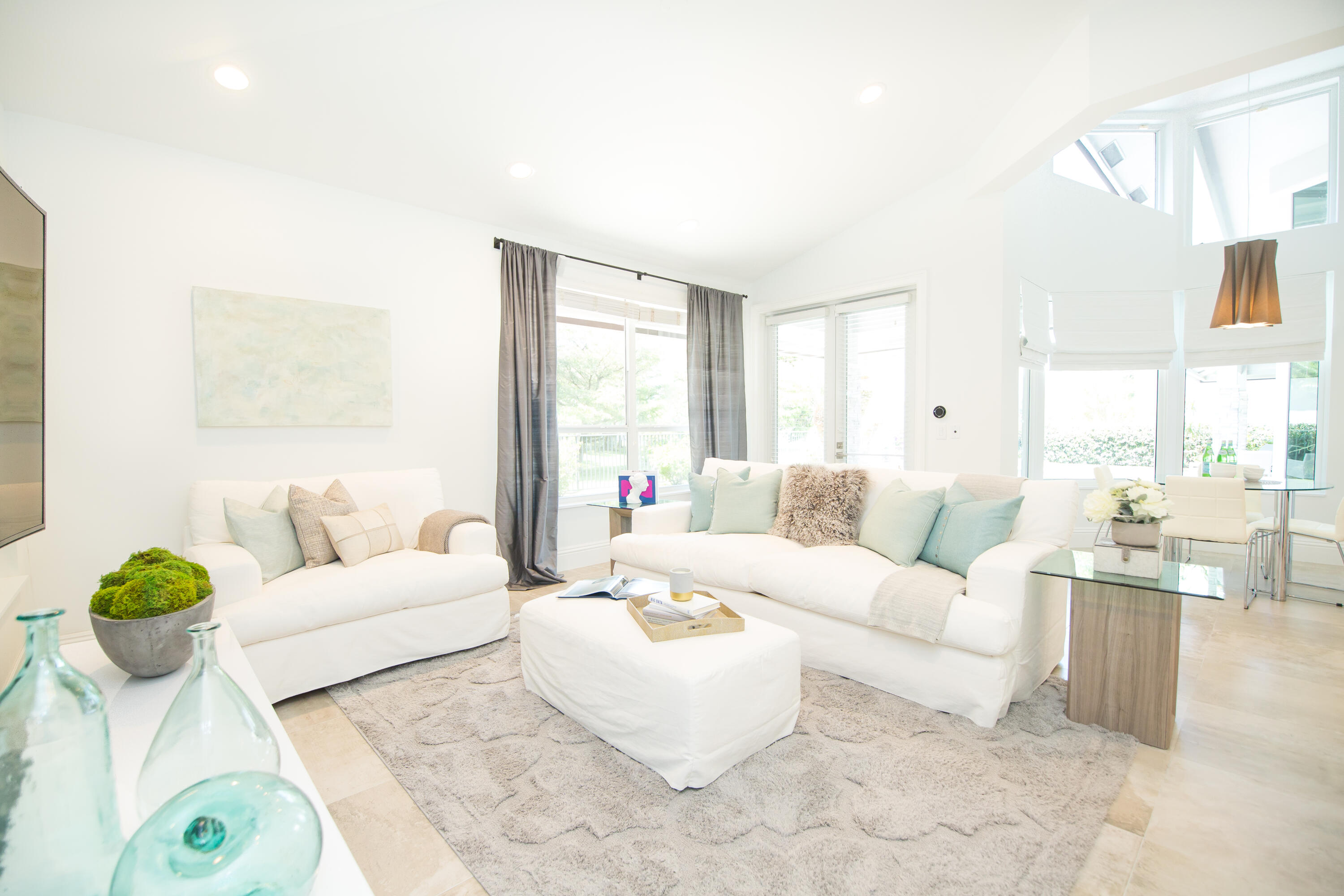 5853 Hamilton Way Boca Raton, FL 33496 - Photo 2 of 16 Family room