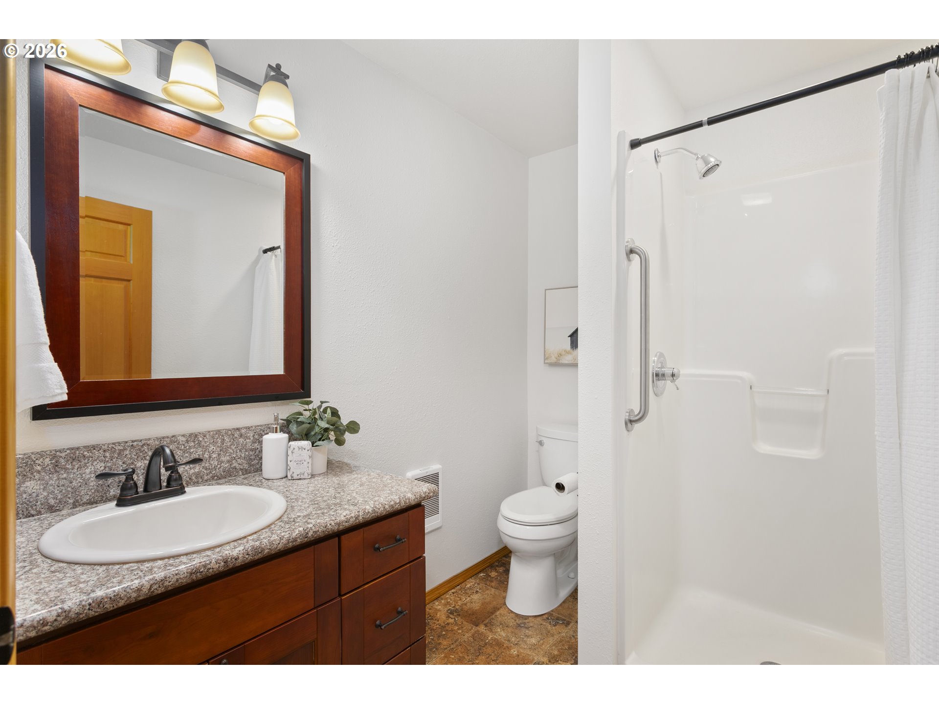 9275 Southeast Terrace View Court Amity, OR 97101 - Photo 11 of 29 Bathroom