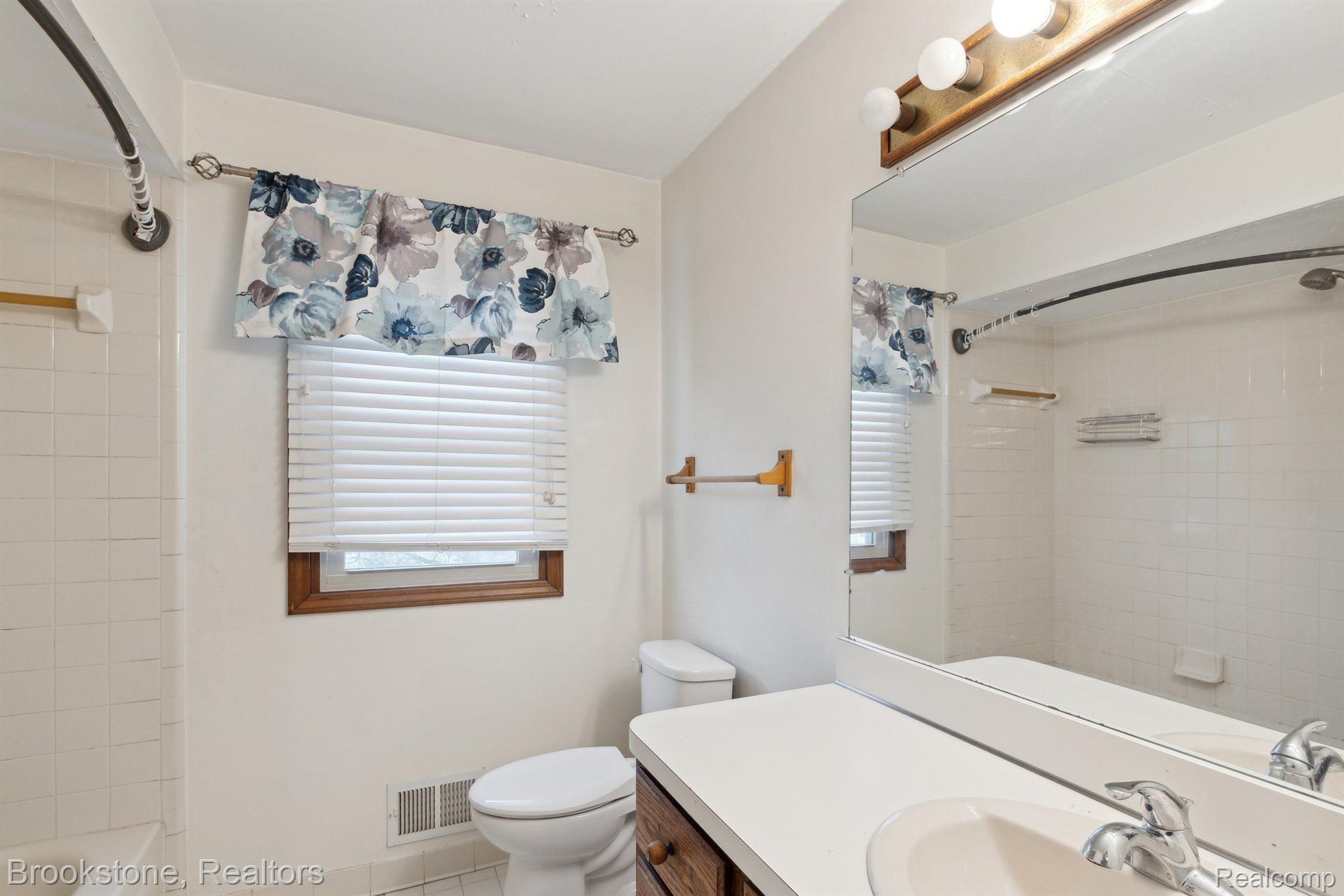 36875 Chesapeake Road Farmington, MI 48335 - Photo 22 of 41 Gallery Image 22
