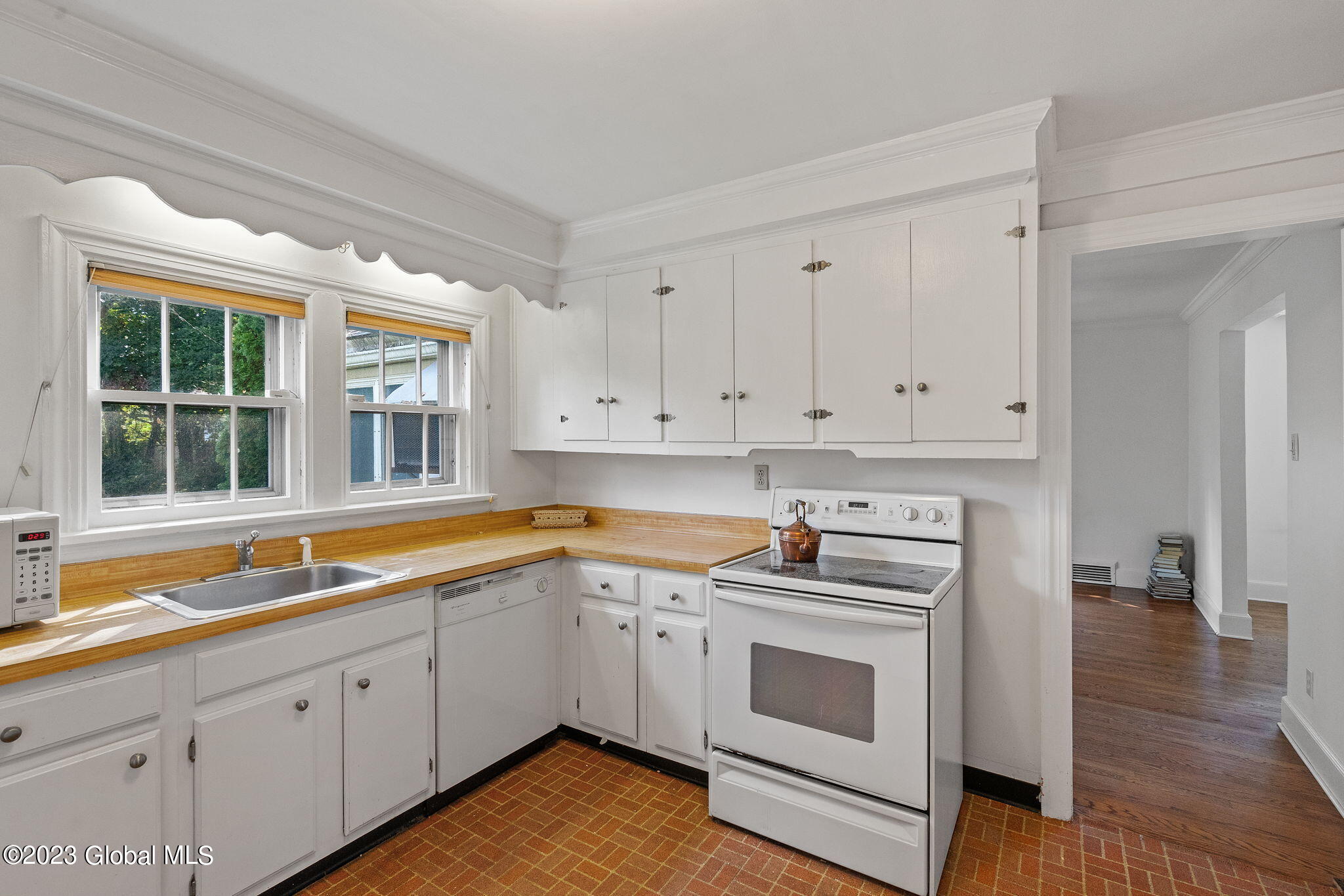 5 Tudor Road Albany, NY 12203 - Photo 20 of 50 42-web-or-mls-5-tudor-rd