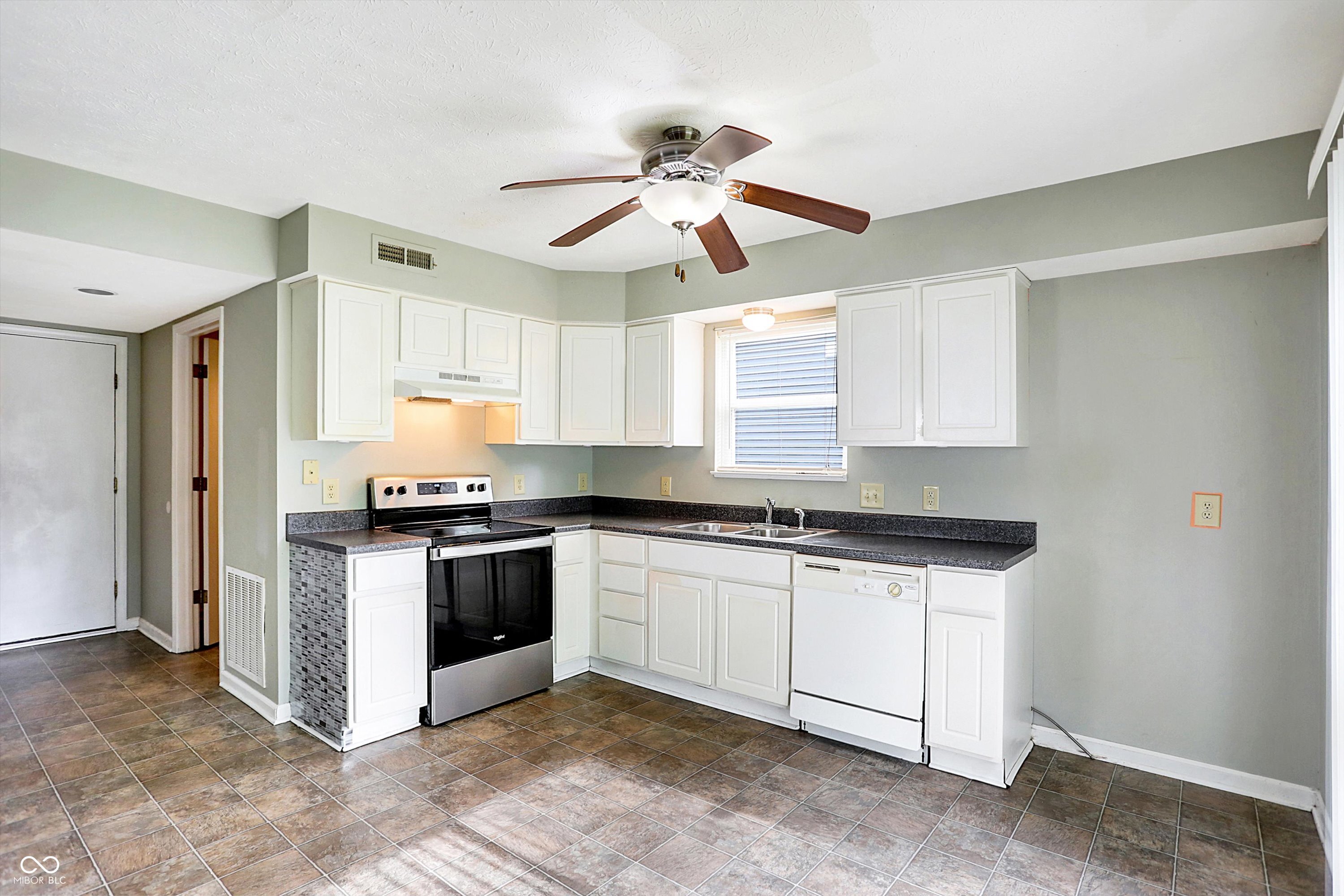5738 Outer Bank Road Indianapolis, IN 46239 - Photo 10 of 38 Gallery Image 10