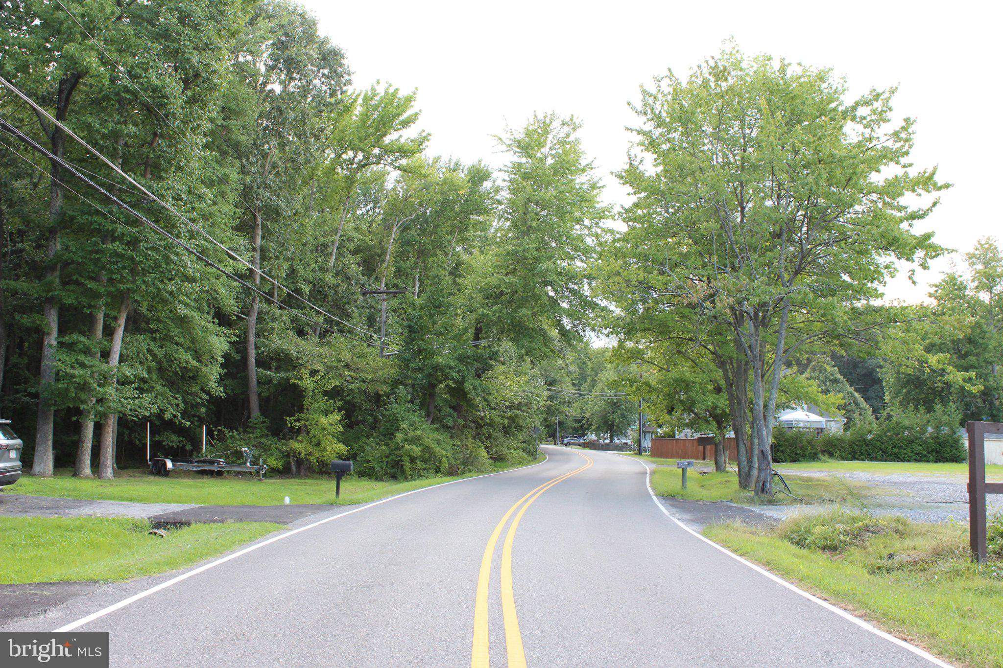 1495 Cedarhurst Road Shady Side, MD 20764 - Photo 15 of 36 Approach to property on the left.