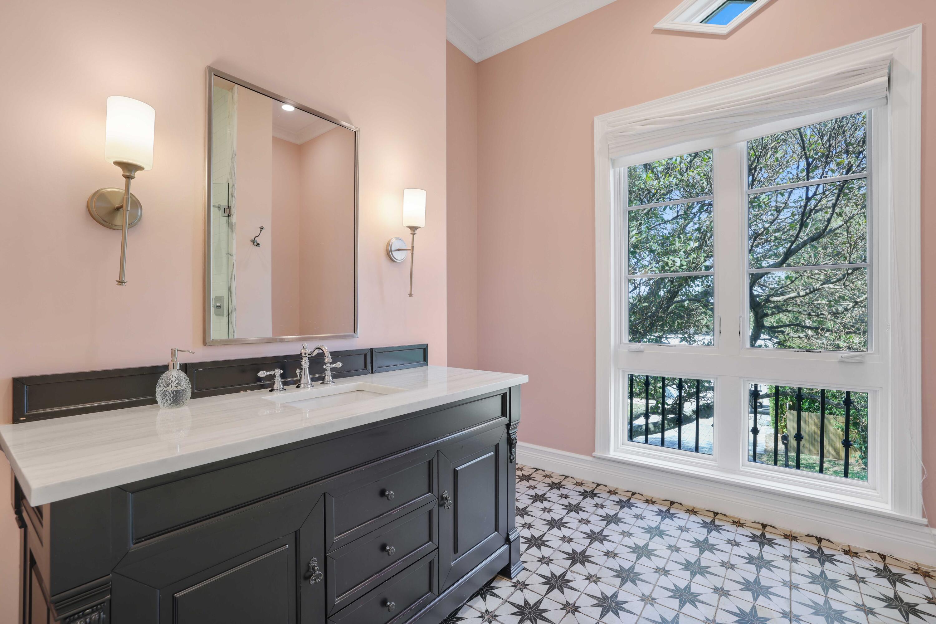 800 Northeast 4th Street Boca Raton, FL 33432 - Photo 33 of 51 Guest Ensuite Bathroom