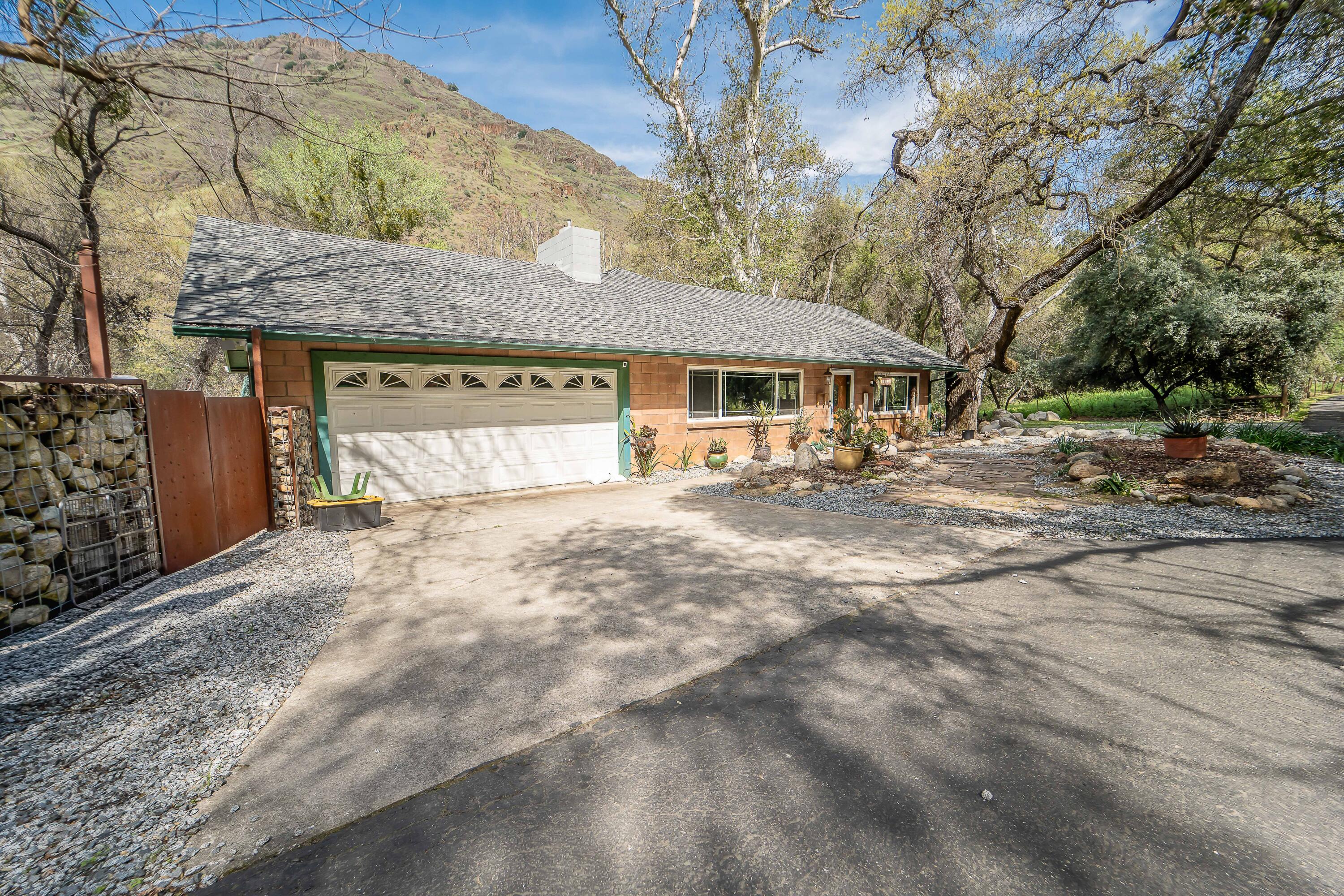 43043 South Fork Drive Three Rivers, CA 93271 - Photo 5 of 43 -