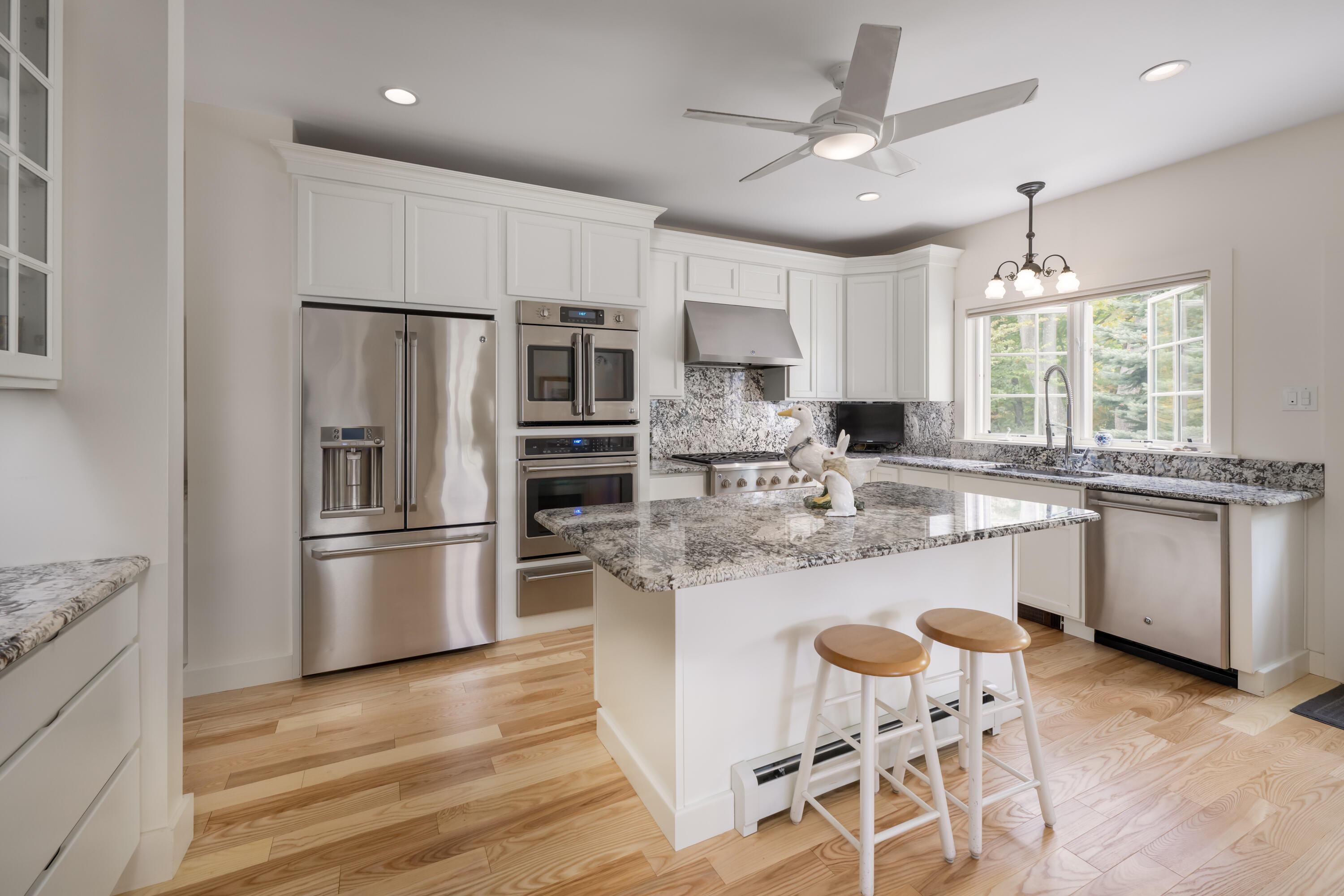 26 Circuit Road Cape Neddick, ME 03902 - Photo 8 of 20 Kitchen