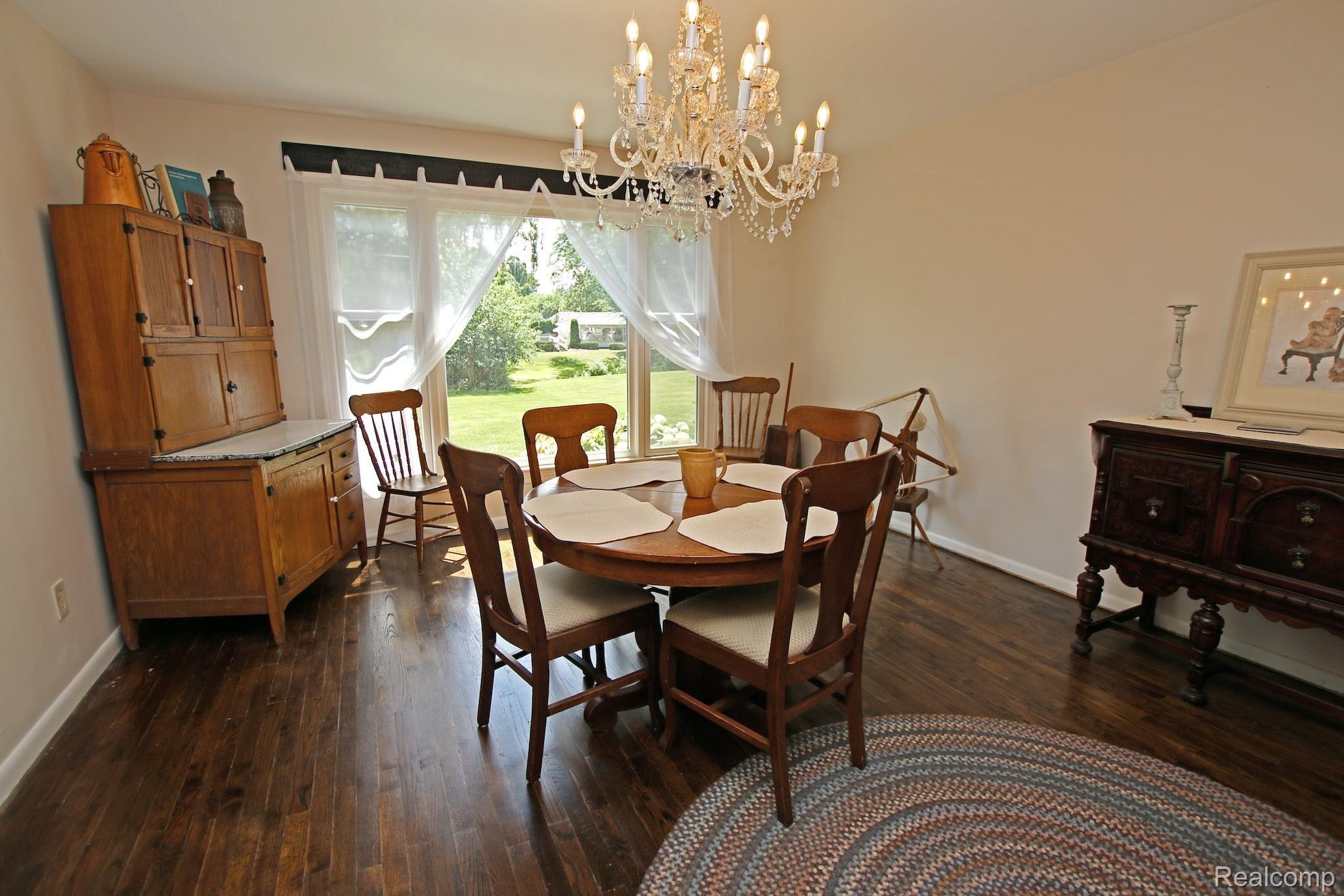 426 Old Bridge Road Grand Blanc, MI 48439 - Photo 12 of 27 12) Dining Area.jpg