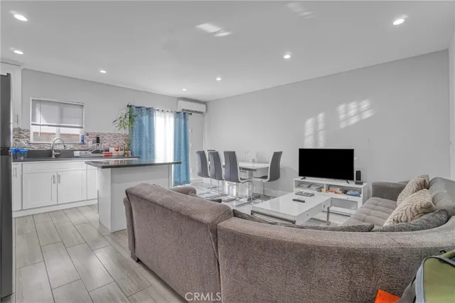 $1,290,000 | 7663 Shadyglade Avenue, North Hollywood, CA 91605