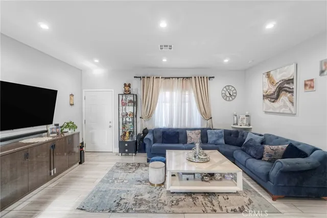 $1,290,000 | 7663 Shadyglade Avenue, North Hollywood, CA 91605