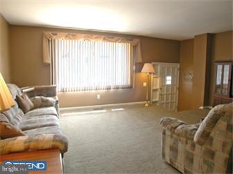 3310 Gurley Road Philadelphia, PA 19154 - Photo 3 of 11 Gallery Image 3