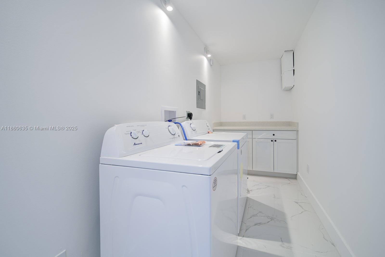 14850 Naranja Lakes Boulevard, Unit B1P Homestead, FL 33032 - Photo 7 of 21 a utility room with dryer and washer
