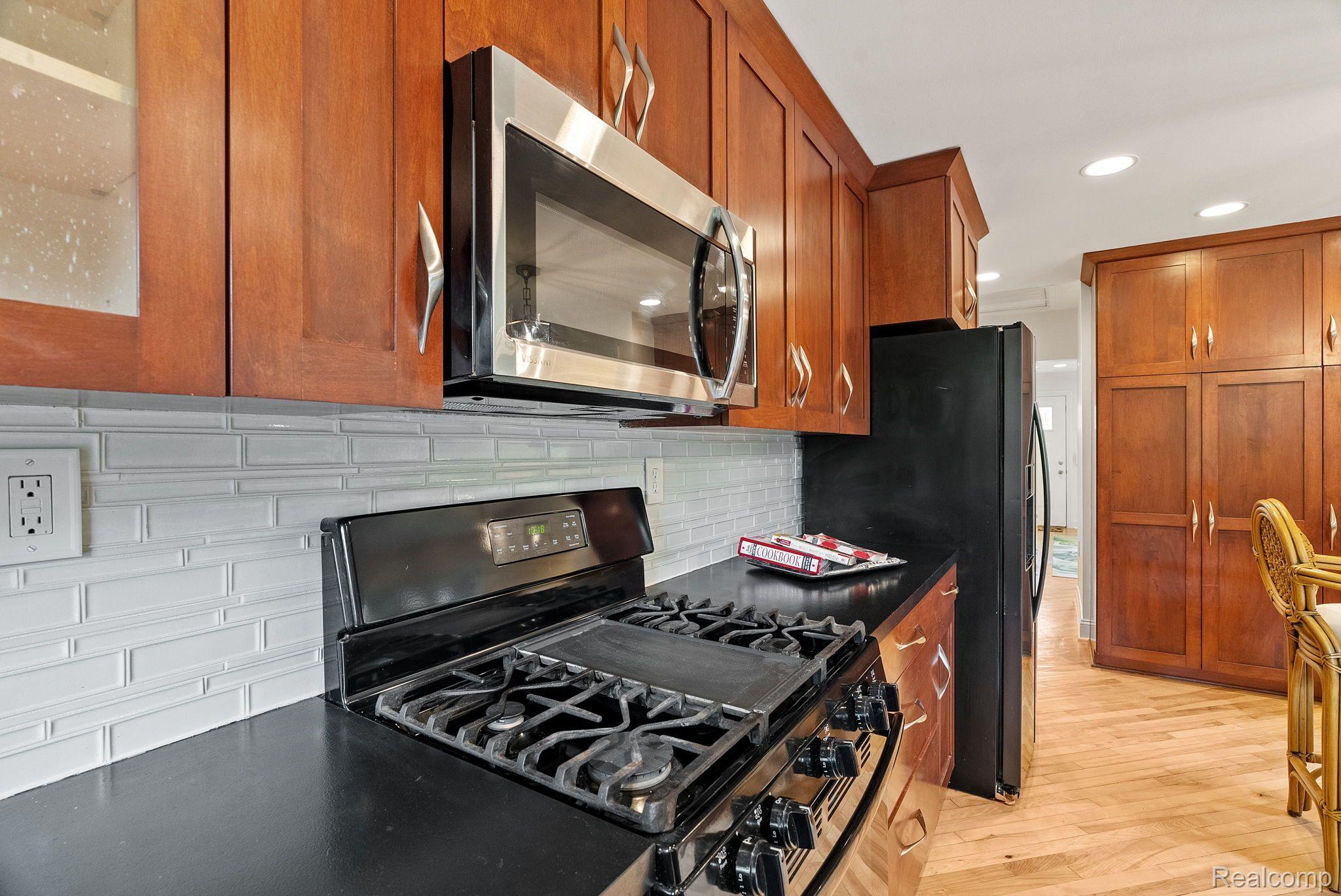 1696 Rochester Road Leonard, MI 48367 - Photo 17 of 42 Gallery Image 17