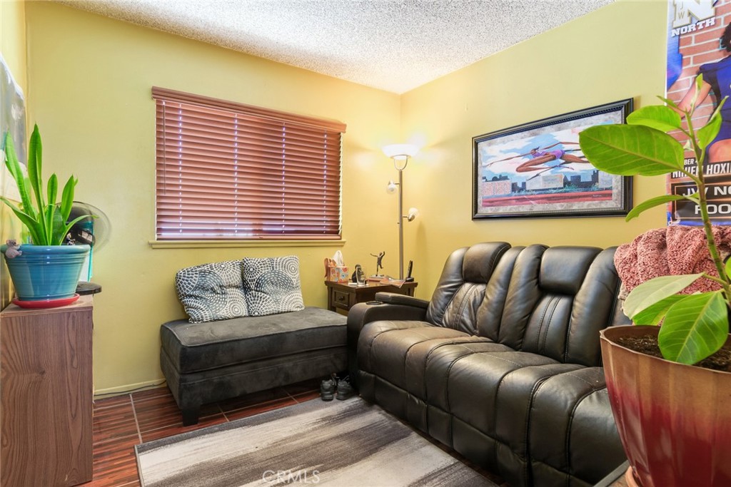 1065 Bascomb Drive Riverside, CA 92507 - Photo 12 of 26