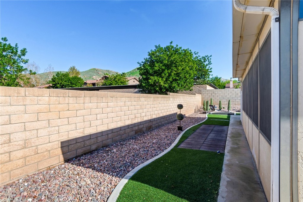 1065 Bascomb Drive Riverside, CA 92507 - Photo 19 of 26