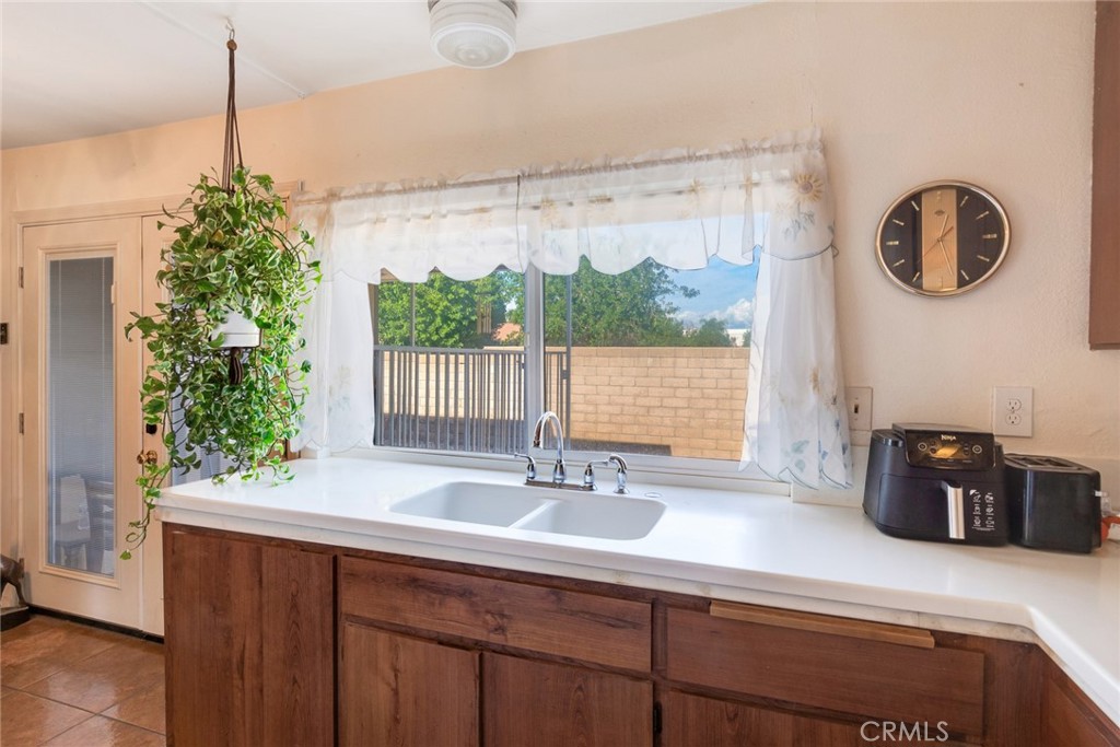 1065 Bascomb Drive Riverside, CA 92507 - Photo 3 of 26