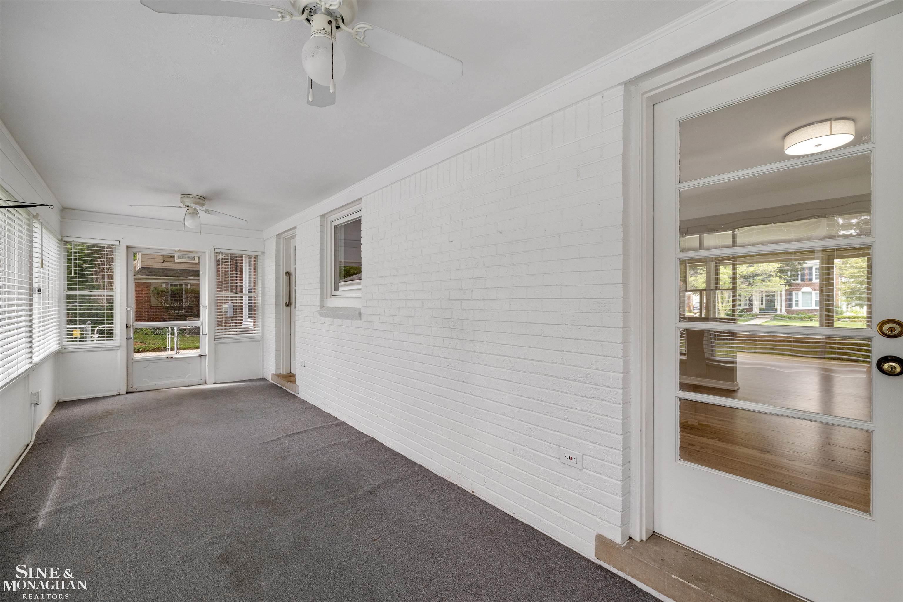 581 Hampton Road Grosse Pointe Woods, MI 48236 - Photo 21 of 60