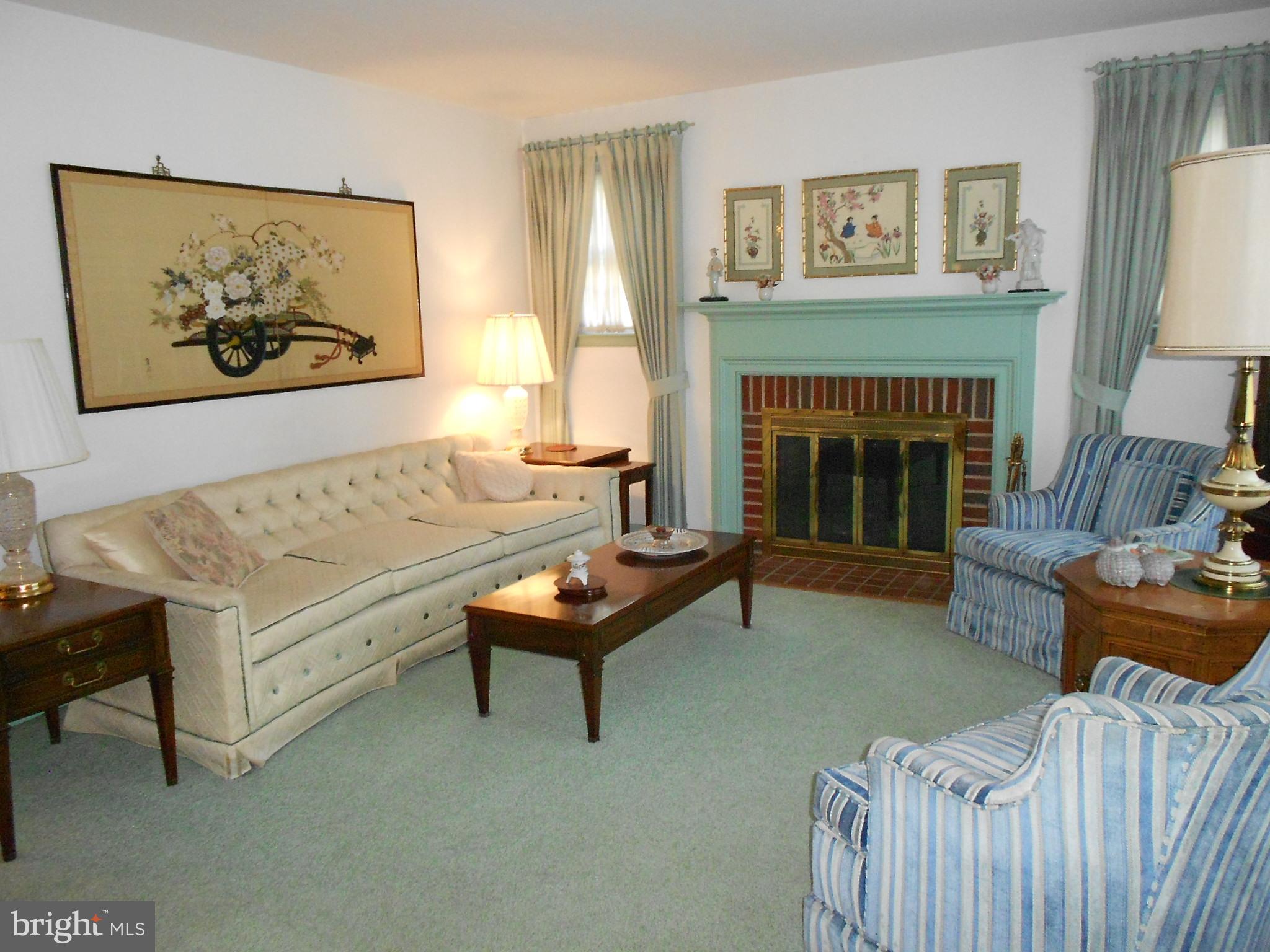 51 Dungarrie Road Baltimore, MD 21228 - Photo 12 of 30 Living Room