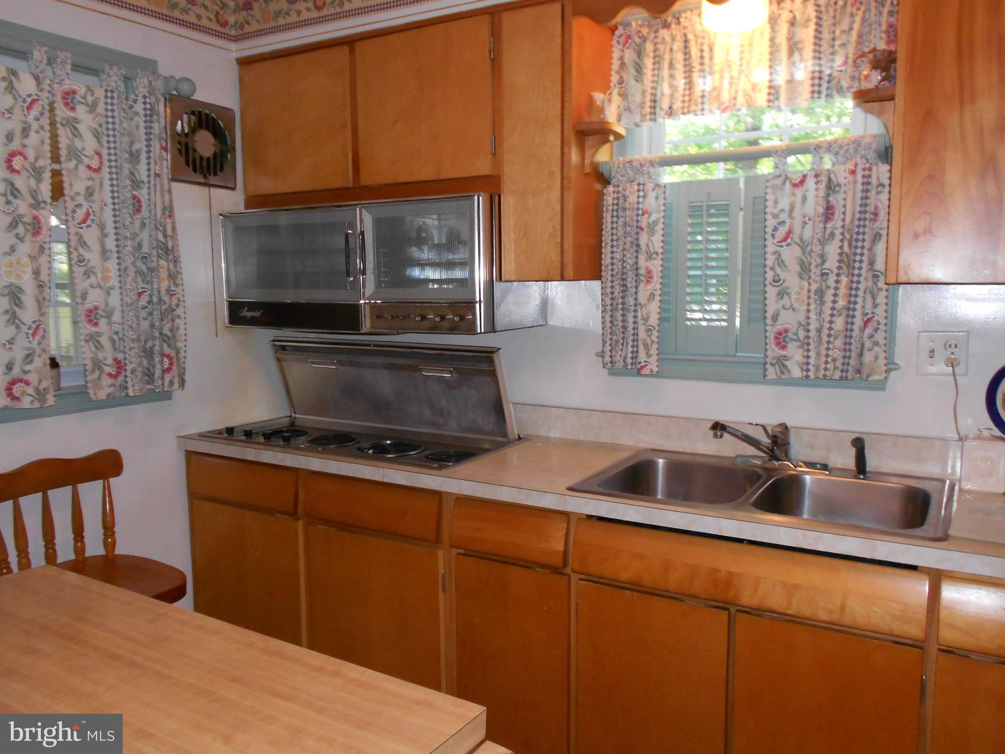 51 Dungarrie Road Baltimore, MD 21228 - Photo 14 of 30 Kitchen - Appliances Convey AS-IS