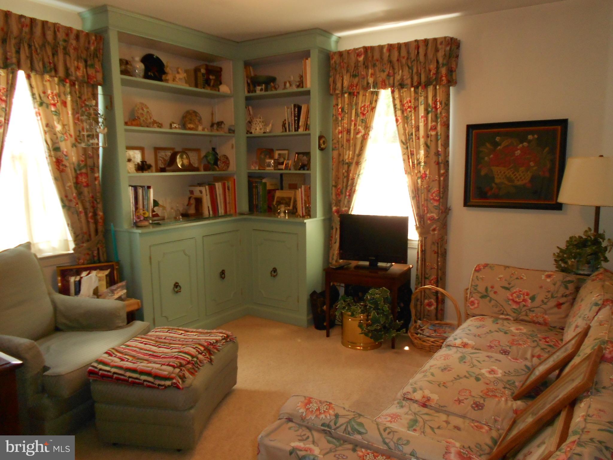 51 Dungarrie Road Baltimore, MD 21228 - Photo 19 of 30 Main Level Bedroom w/Built-ins