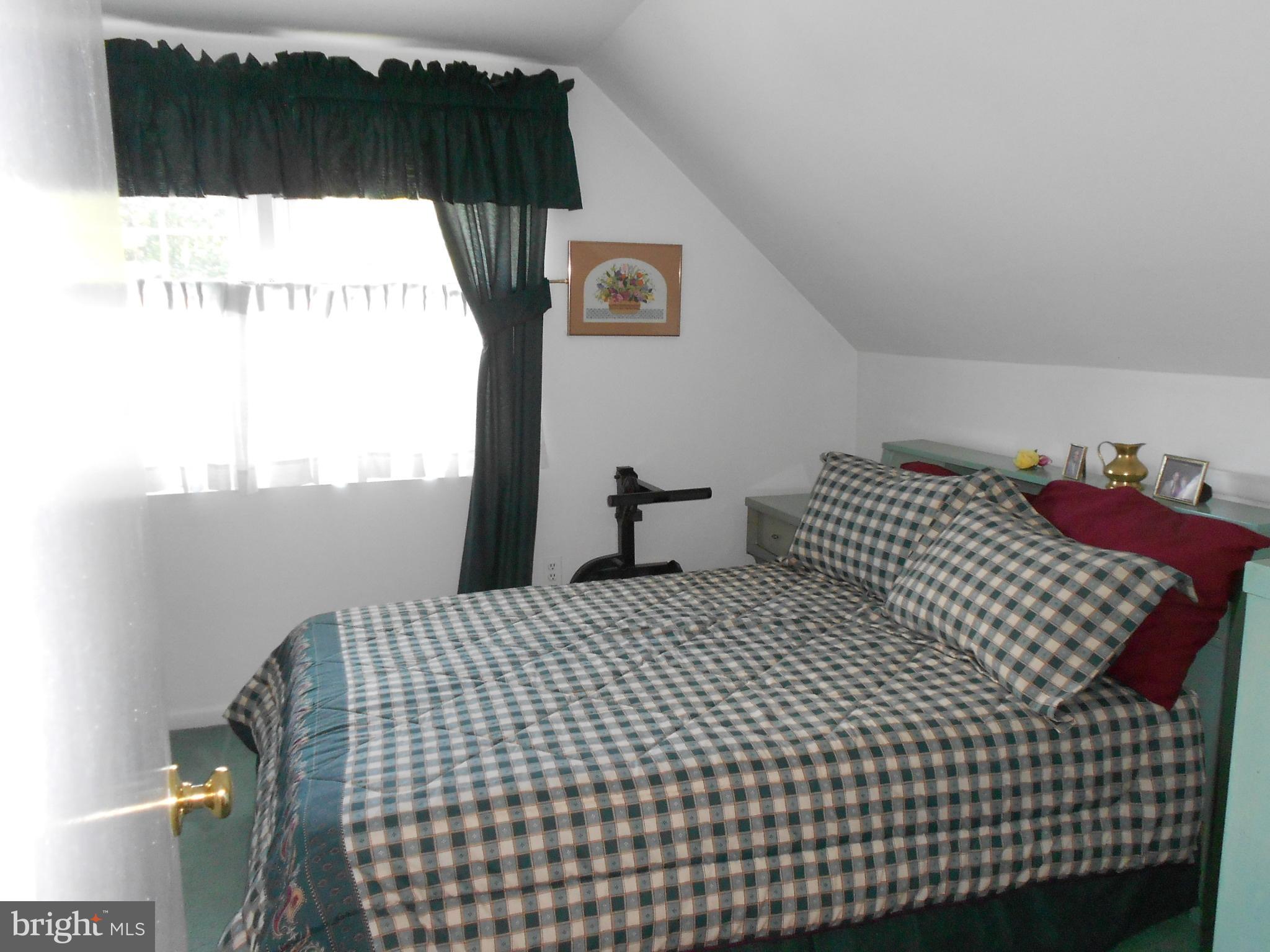 51 Dungarrie Road Baltimore, MD 21228 - Photo 22 of 30 Upper Level Bedroom