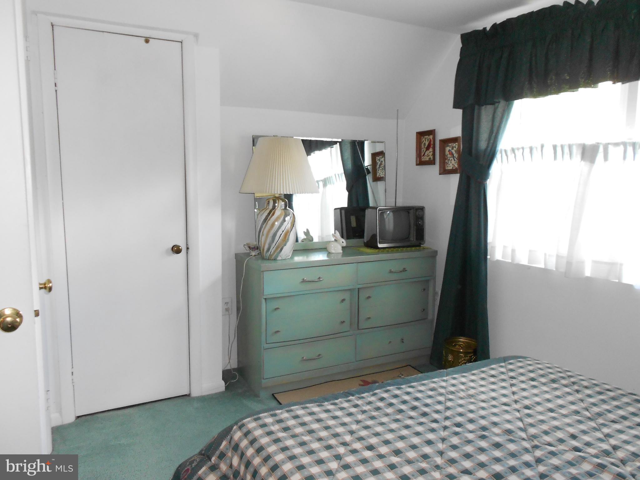 51 Dungarrie Road Baltimore, MD 21228 - Photo 23 of 30 Upper level Bedroom
